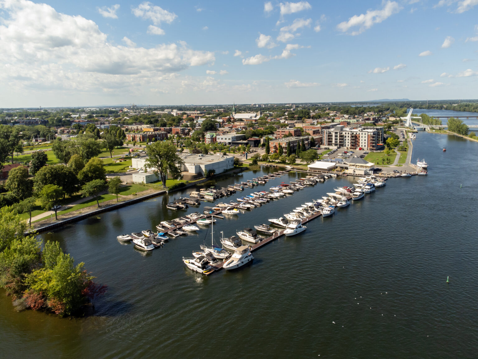 Le Nautique de StJean Marina sur rivière Richelieu